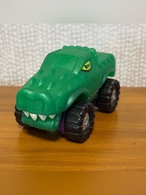 Heroes of Goo Jit Zu Goo Rumble Rock Jaw Green Car